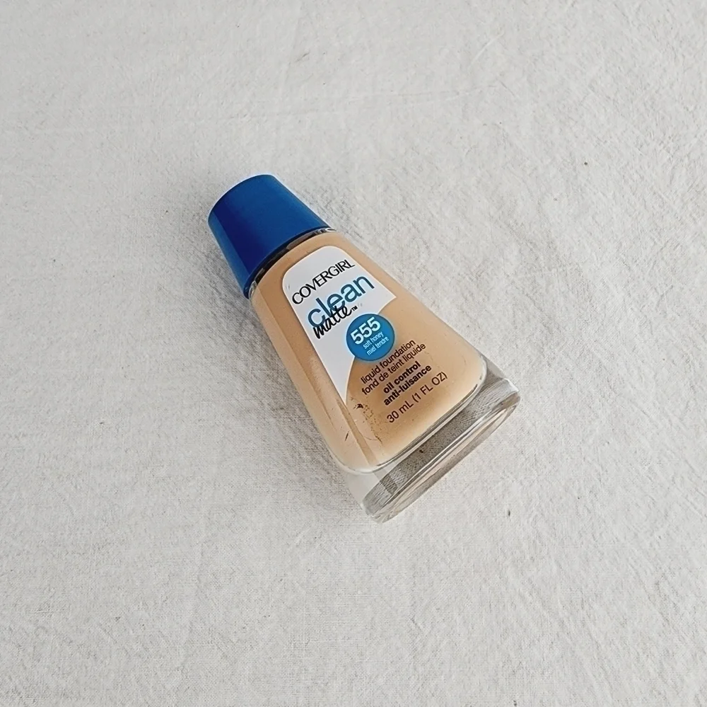 COVERGIRL Clean Matte Liquid Foundation